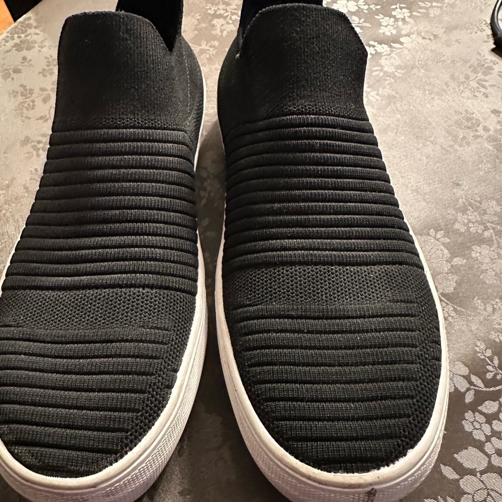 Kate Spade Black Ribbed Knit Sneakers
Style Gerrard
